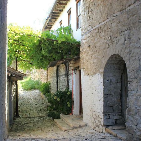 Guest House Toli Inside Berat Castle Exterior foto