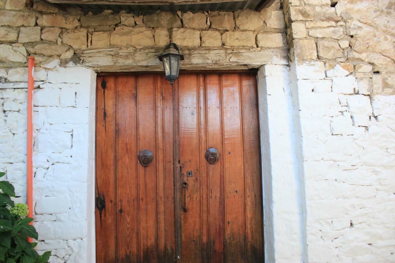 Guest House Toli Inside Berat Castle Exterior foto